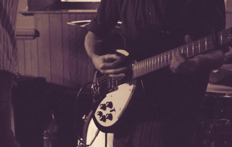 Guitarist Available for Singer, Acoustic or Indie Pop Band 