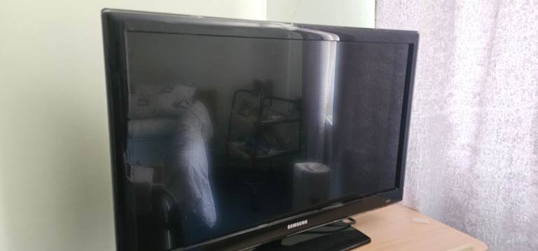 Samsung 20-inch TV – Good Condition