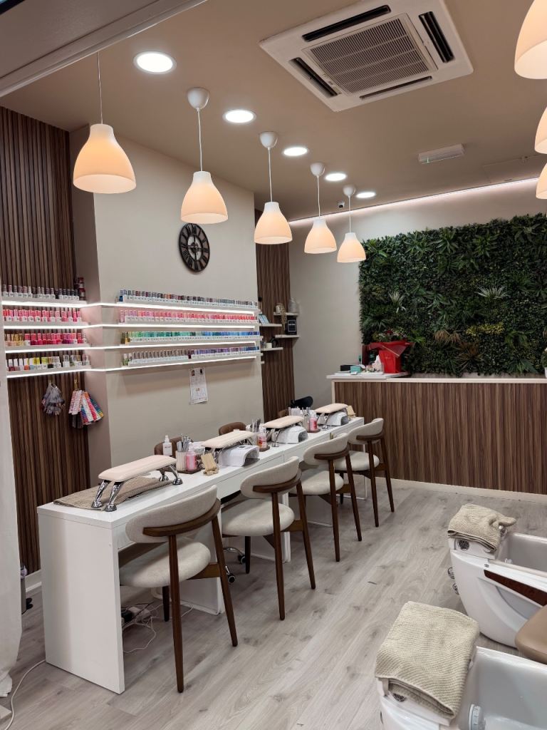 Nail table / beauty room