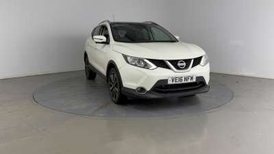 2016 Nissan Qashqai 1.5 dCi Tekna 5dr ++ PANROOF / NAV / CAMERA / 20 TAX / ULEZ ++ HATCHBACK Dies...