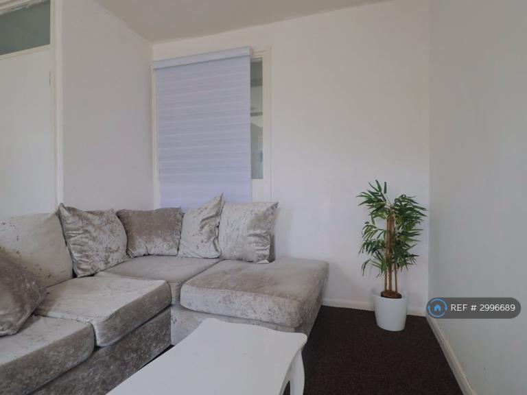 4 bedroom flat in Low Hill, Rochdale, OL12 (4 bed) (#2996689)