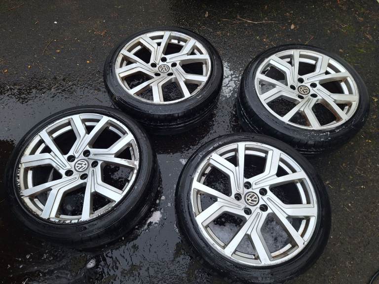 VW Golf alloys