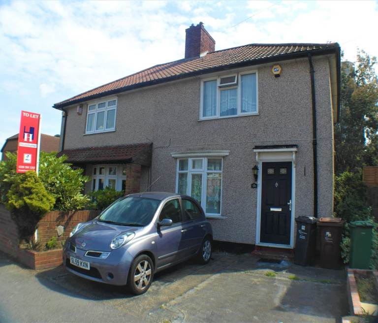 Spacious 3 bedroom house in Chadwell Heath