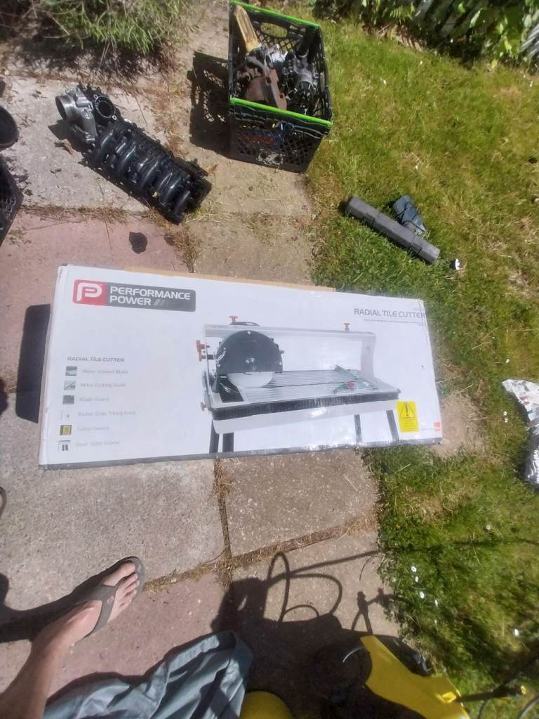 Radial wet tile cutter from BQ 