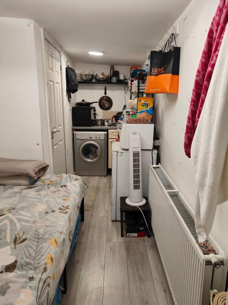 Studio Flat for Rent – £700 p/m (All Bills Included)