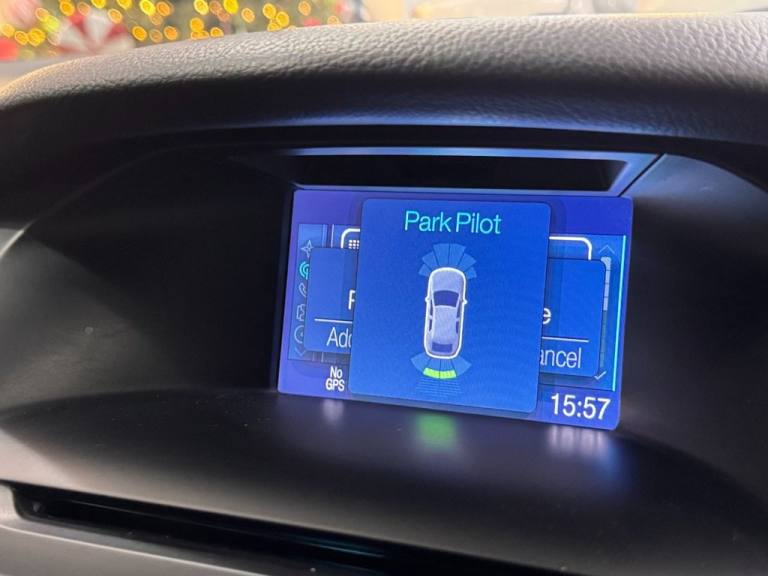 2014 Ford Focus 1.6 TDCi 115 Zetec Navigator 5dr HATCHBACK DIESEL Manual