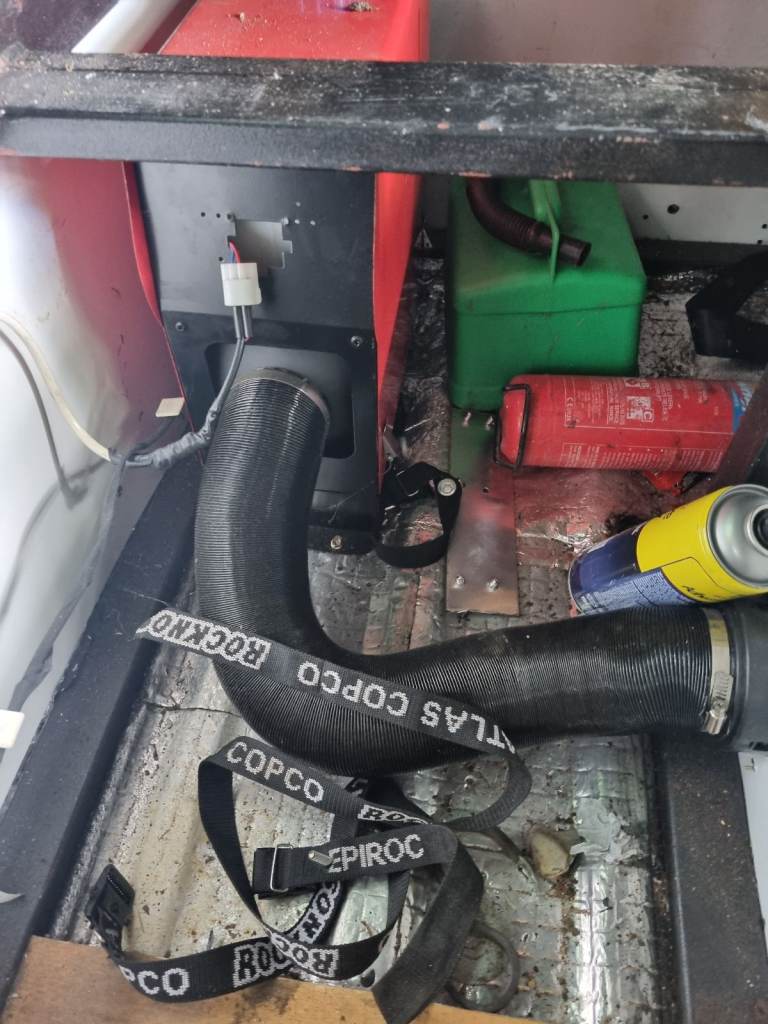 FORD TRANSIT CAMPERVAN - 6 SEAT BELTS - MATCHING RE-TRIMM SEATING - DIESEL HEATER