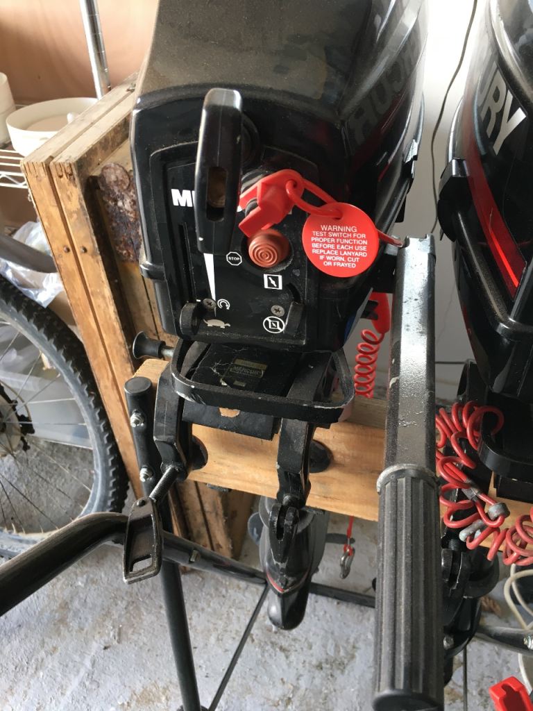 Outboard Mercury 2.5hp  2 stroke outboard short shaft (about 16 inches)