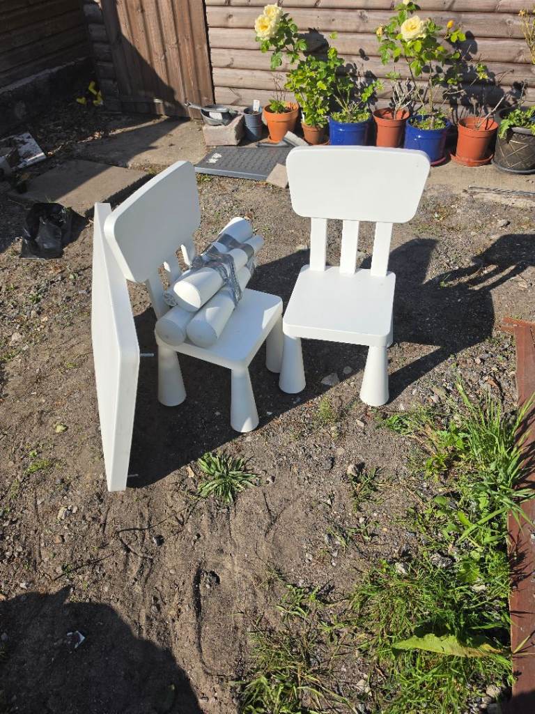 Kids ikea table with to chairs
