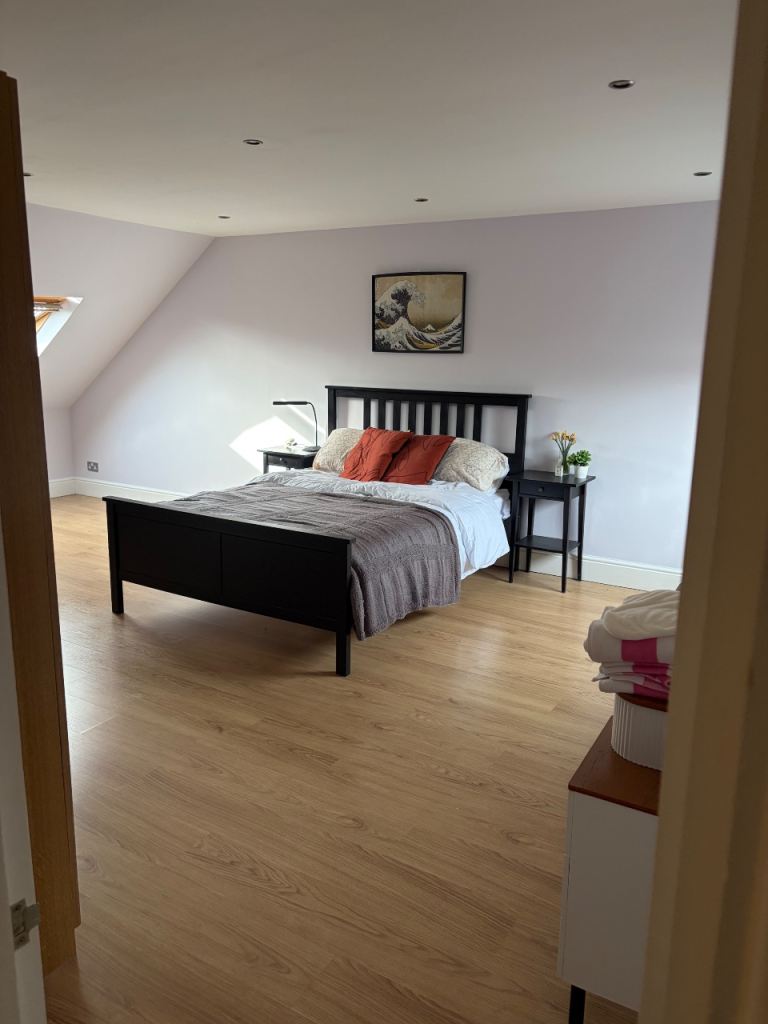 Huge double room | en-suite | private floor to rent HATFIELD
