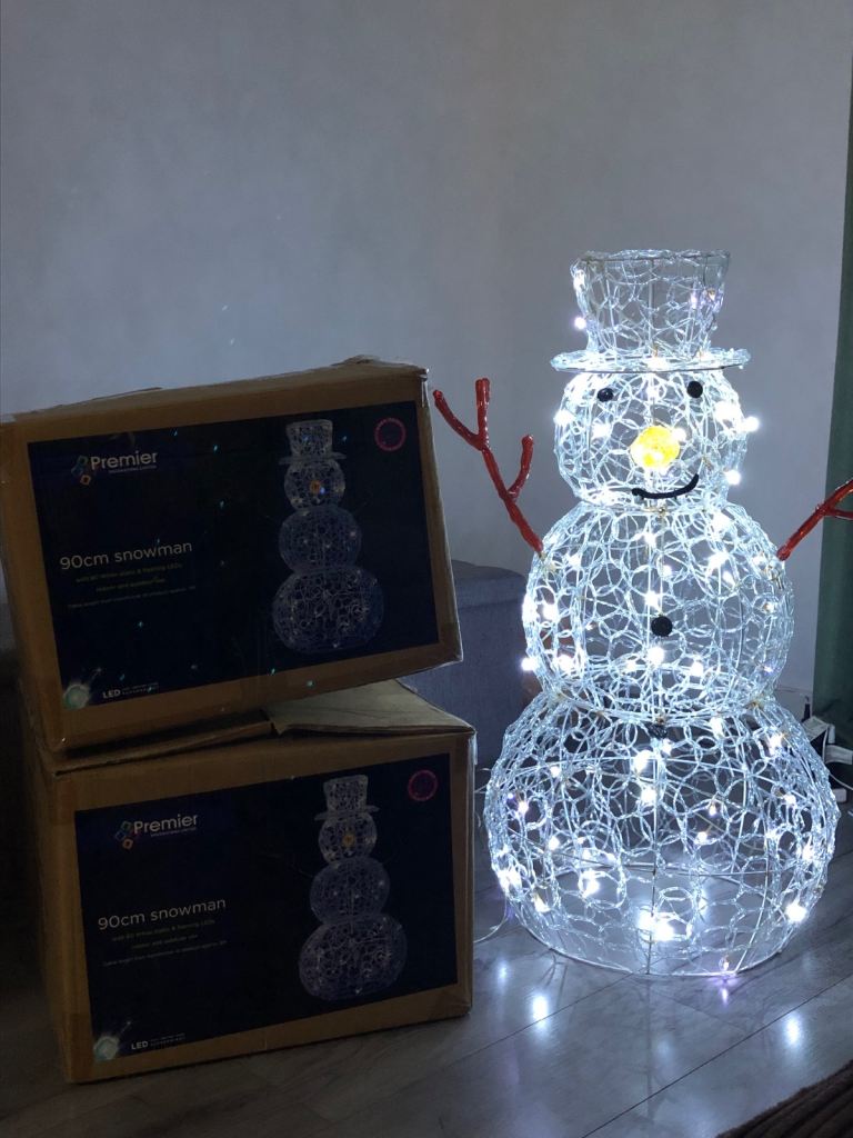 Outdoor snowman decoration 