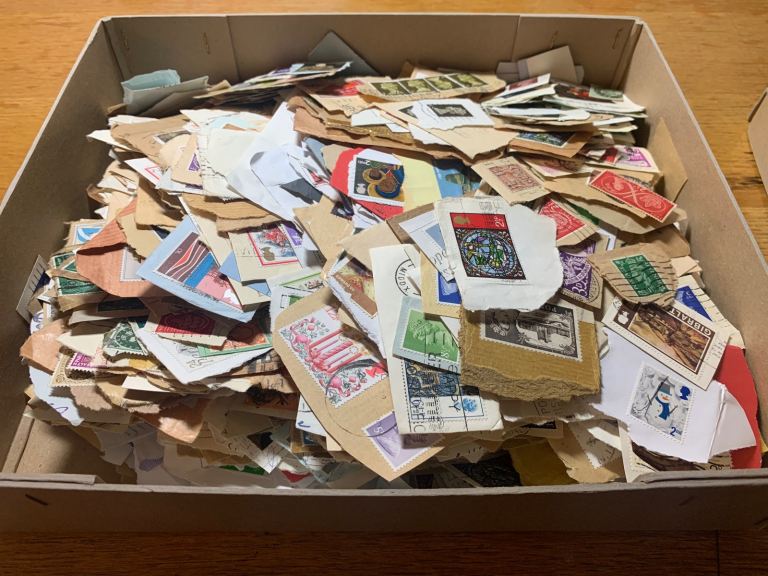 British stamps, large box 900g loose