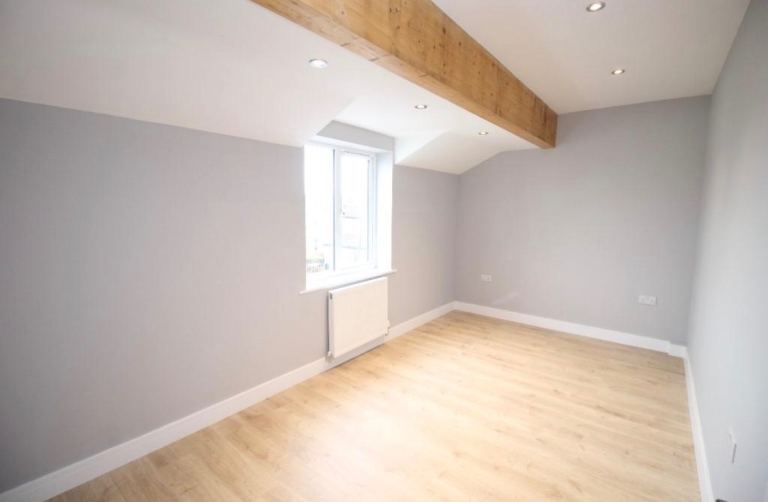 Double Room in Modern 2-Bed Flat