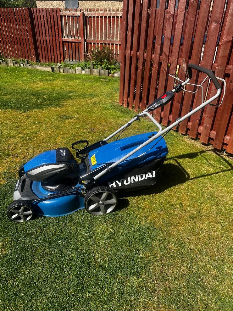 Hyundai hym80li460sp 80V Cordless Lawnmower Self Propelled Battery & Charger