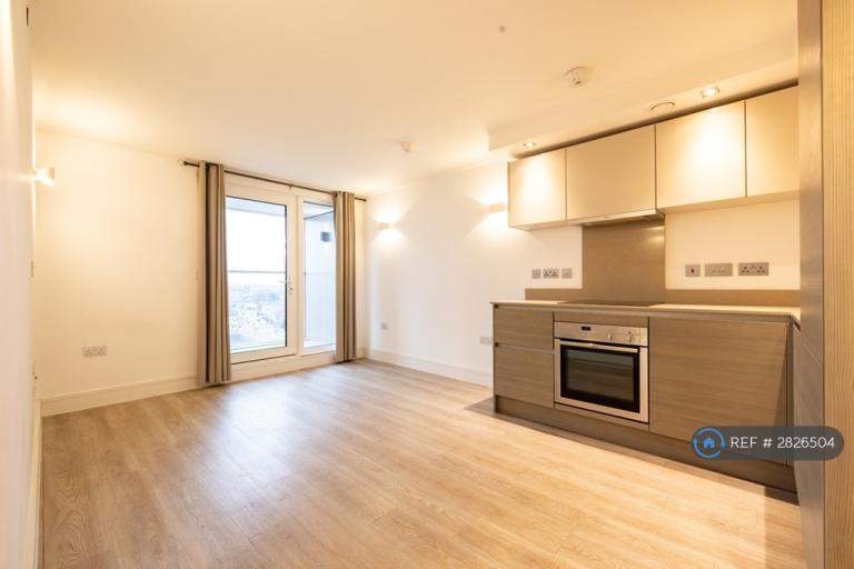 1 bedroom flat in Premier House, Edgware, HA8 (1 bed) (#2826504)