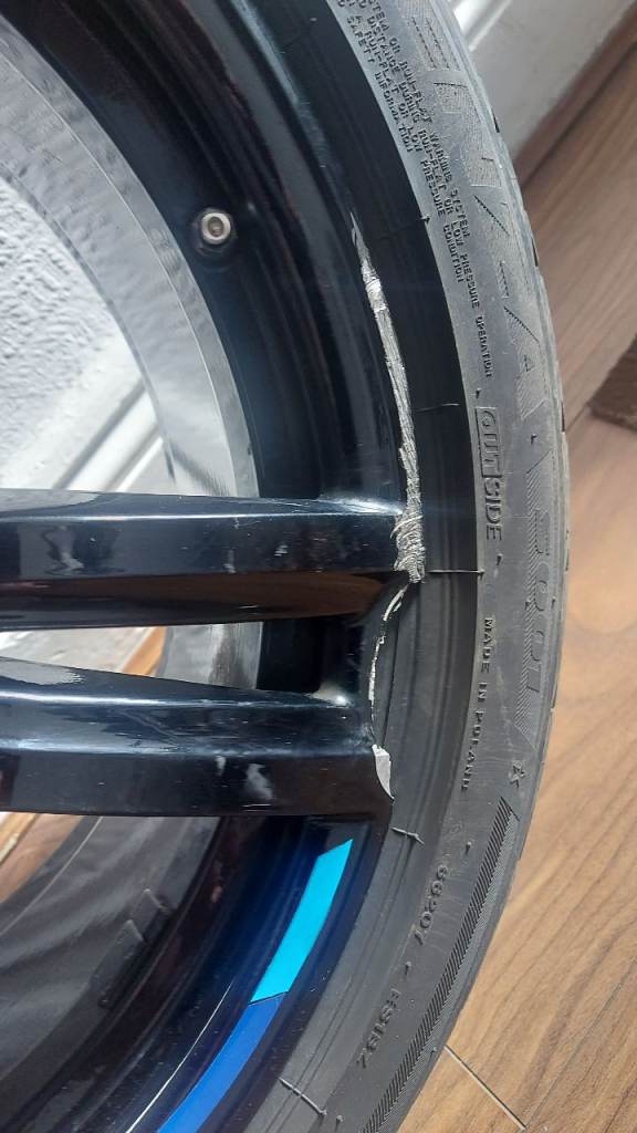 BMW 18 inch wheel 486 - damaged