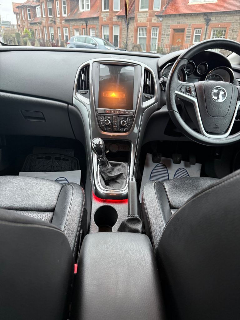 Vauxhall, ASTRA, Hatchback, 2014, Manual, 1956 (cc), 5 doors