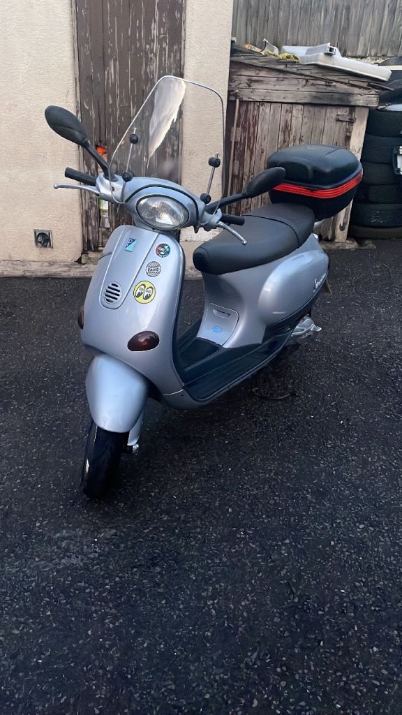 2004 Piaggio Vespa et2 50cc 12 month MOT & serviced 