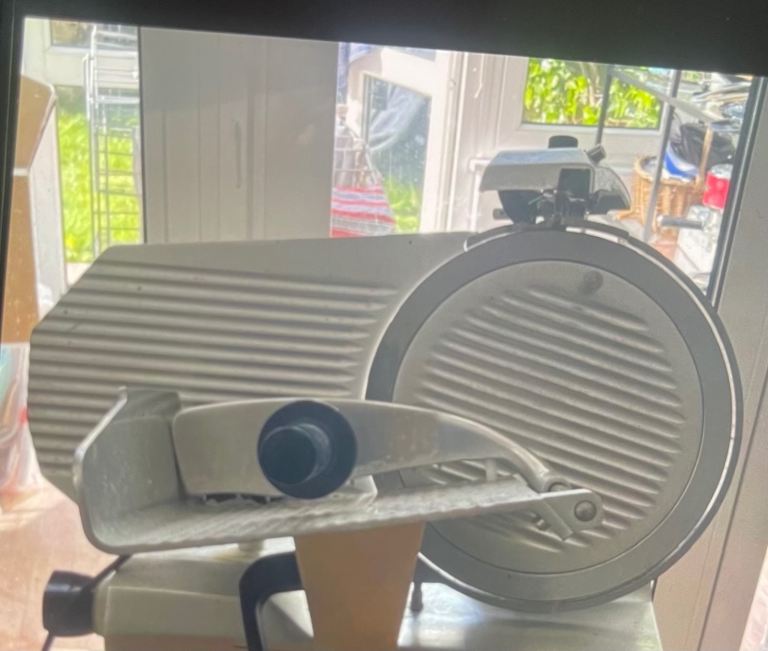 Commercial meat slicer