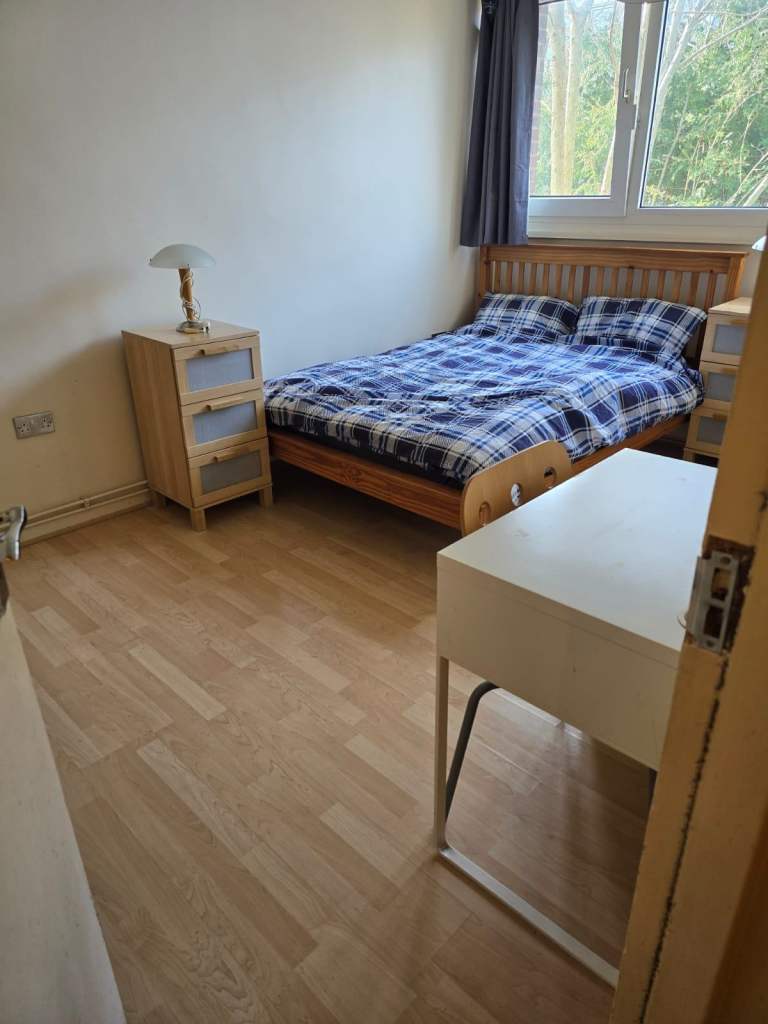 Spacious & Cosy Double Room For Rent AT SW15 4LQ