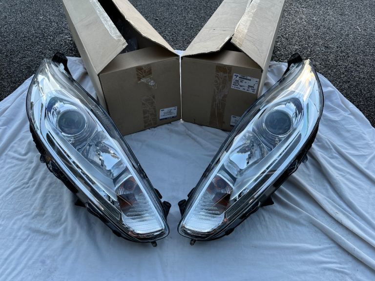 FORD FIESTA MK7 PAIR OF PROJECTOR LED DRL HEADLIGHTS