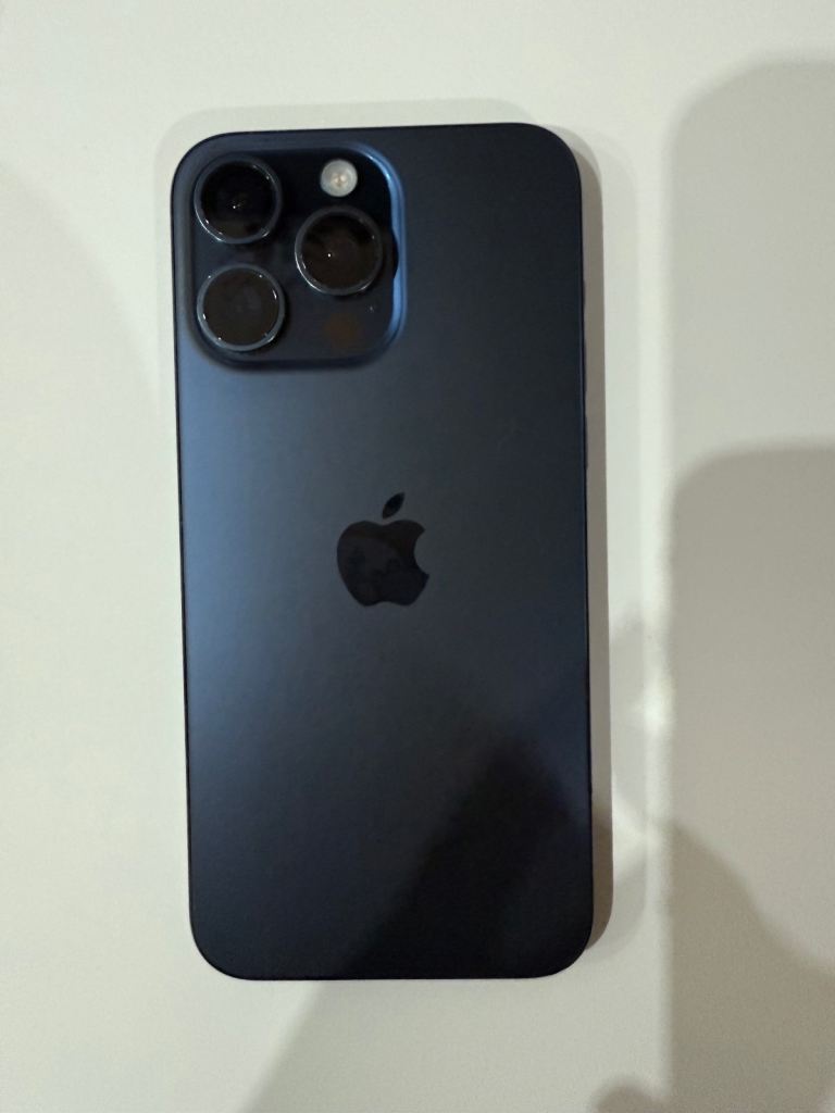 Apple iPhone 15 Pro Max 256GB – Unlocked – Box, Cable & 2 Cases