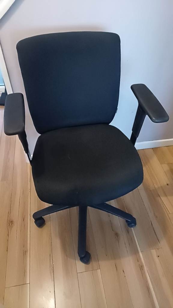 Black Office Chair with Armrests – Good Condition
