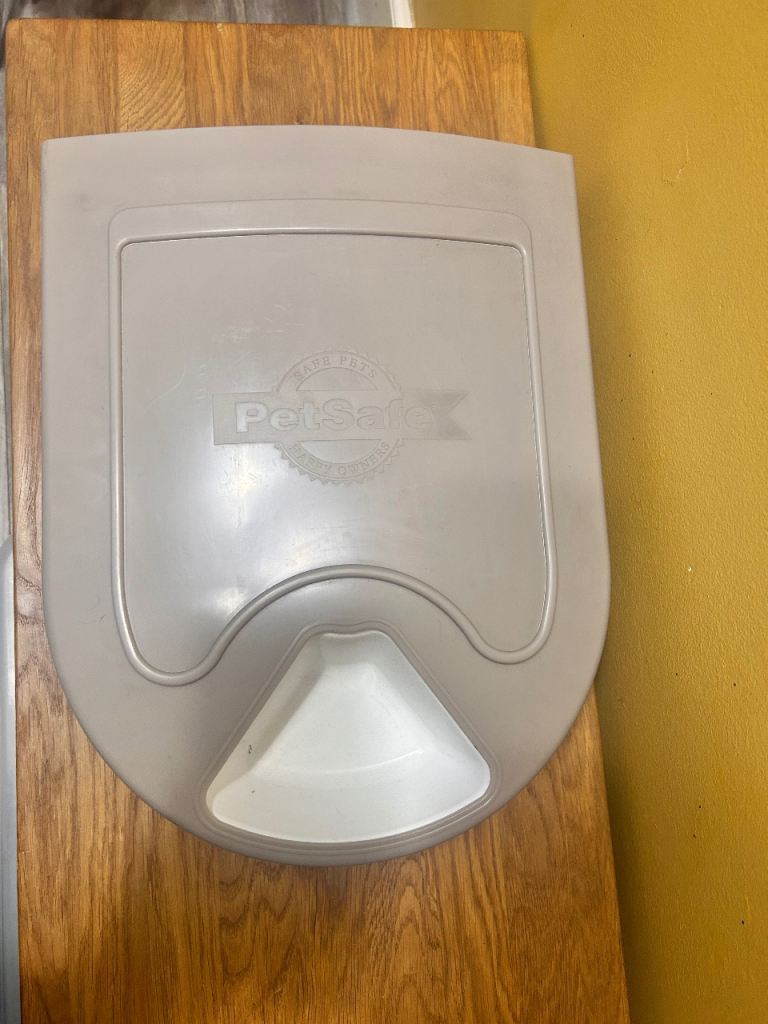 Pet safe battery operated 5 meal feeder