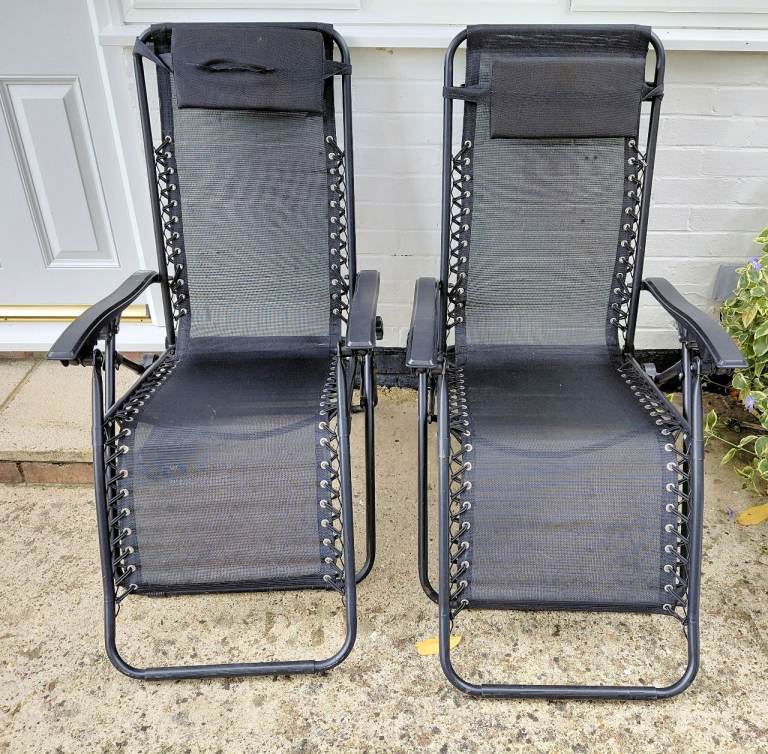 2 garden sun loungers