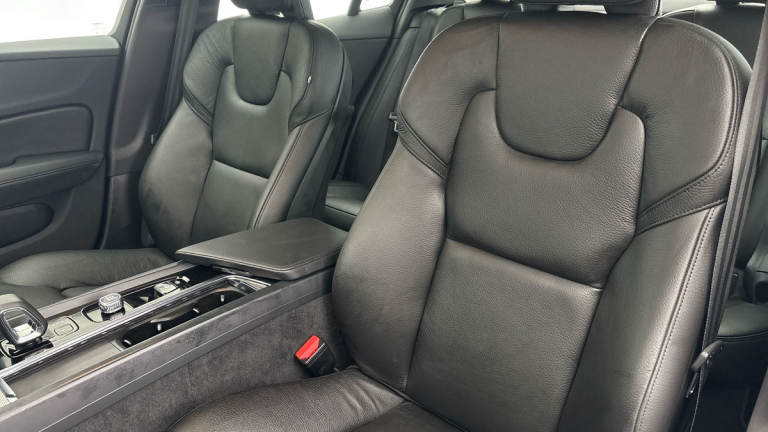 2023 Volvo S60 Plus Dark B5 (250 hp) Saloon Petrol/Electric Hybrid Automatic