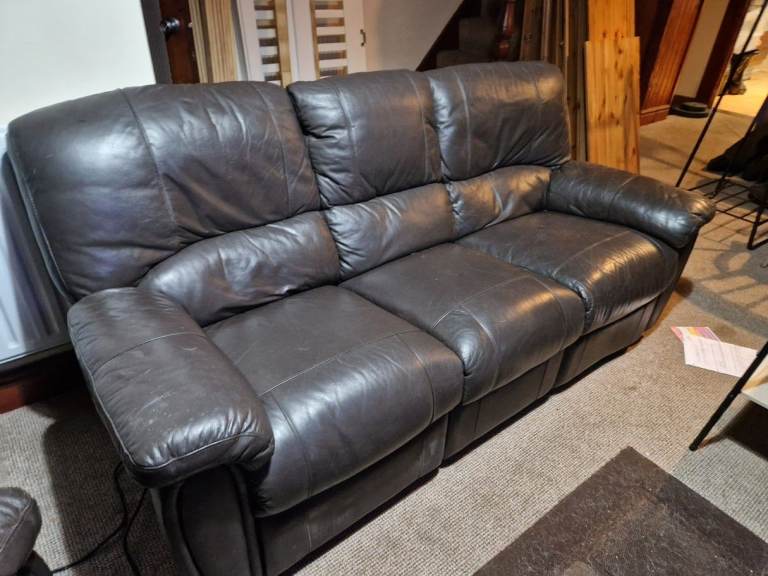 2x Brown Leather Reclining Sofas, 3 seater, 2 seater