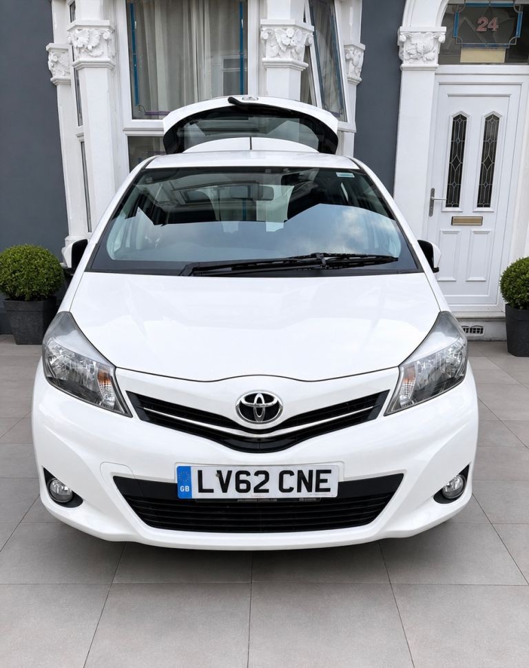 Toyota, YARIS, Hatchback, 2012, Manual, 1329 (cc), 5 doors