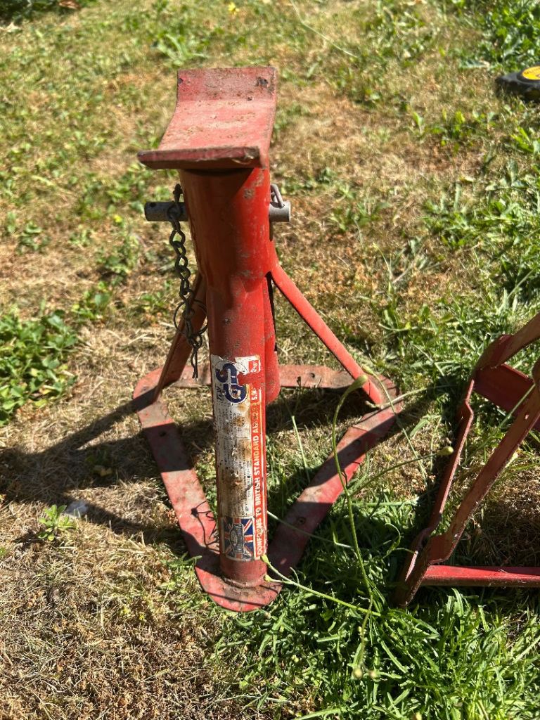 Pair of axle stands