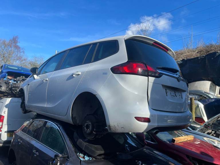 ♻️VAUXHALL ZAFIRA TOURER SRI 2.0 CDTI WHITE 2013 5 DOOR BREAKING FOR PARTS ♻️
