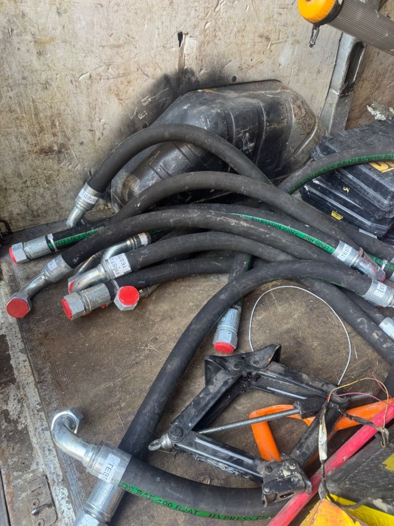 X34 hydraulic hoses 