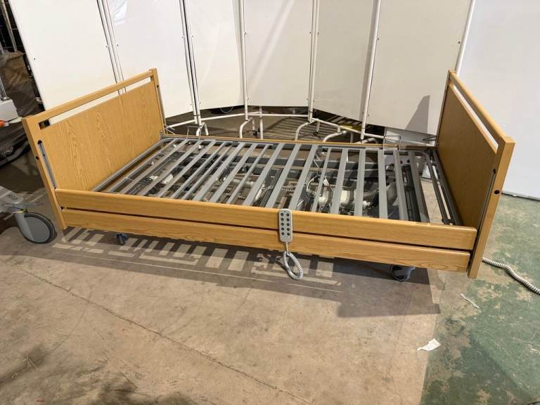 Electric Profiling Hospital Nursing Bed Extra Wide/Disability Elderly Care Bed/Rails