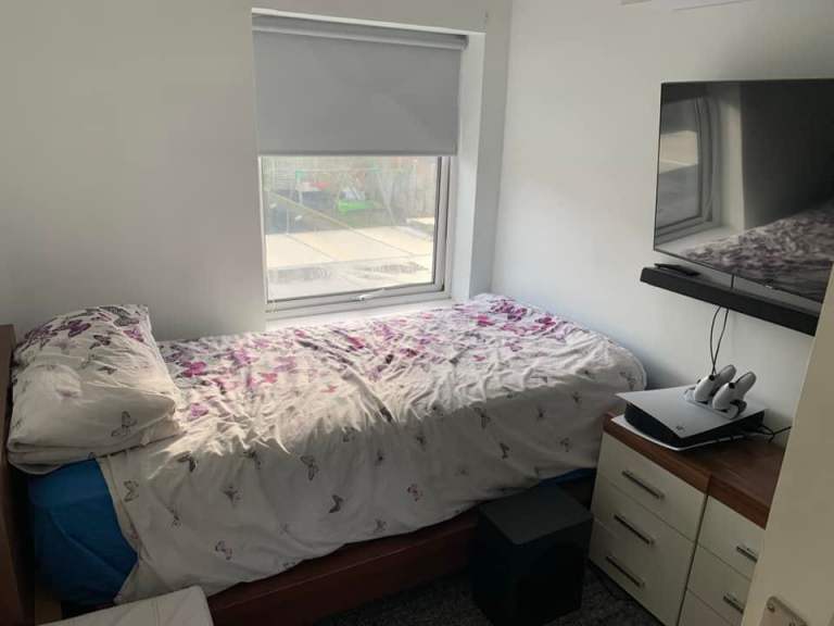 ROOM FOPR RENT IN SHARED HOUSE