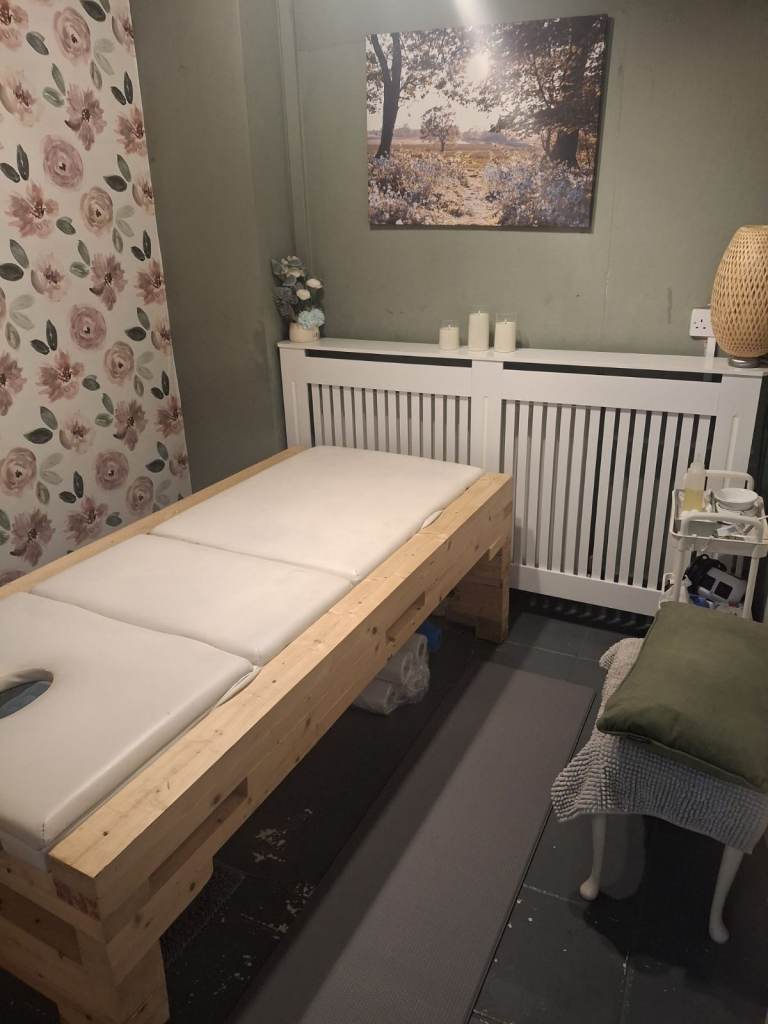 380 pounds monthly treatment room rent for long/short-term Fulham London SW6