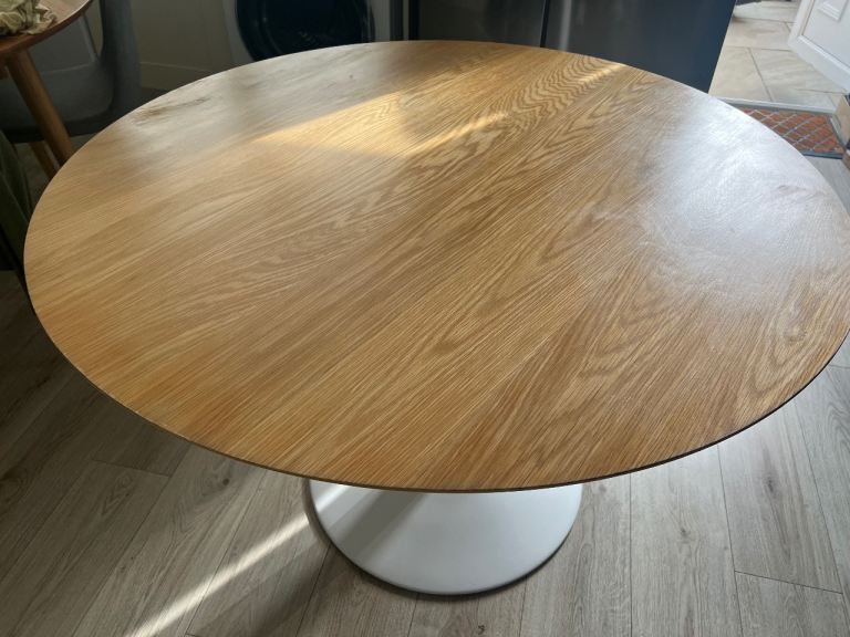 Habitat round dining table. 