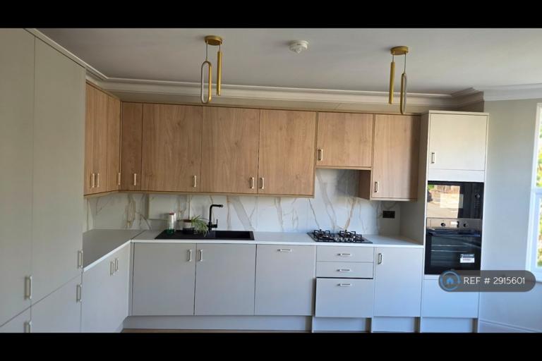 4 bedroom flat in Mountfield Road, London, N3 (4 bed) (#2915601)