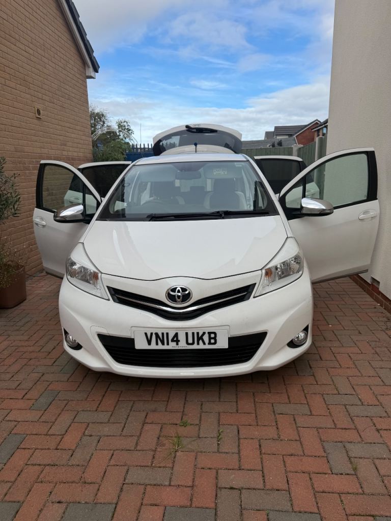 Toyota, YARIS, Hatchback, 2014, Manual, 1329 (cc), 5 doors
