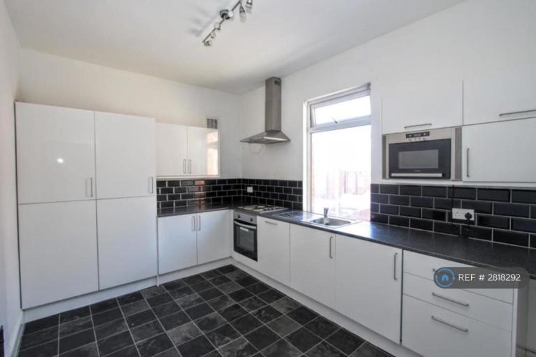 3 bedroom flat in Victoria Road, Darlington, DL1 (3 bed) (#2818292)