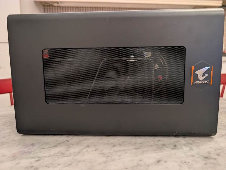 eGPU Enclosure AORUS Gaming Box → Razer Core X