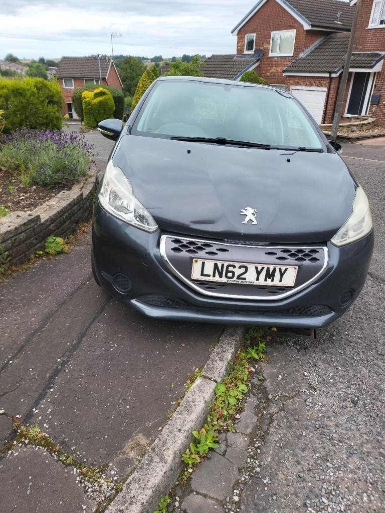 Peugeot, 208, Hatchback, 2012, Semi-Auto, 1398 (cc), 5 doors