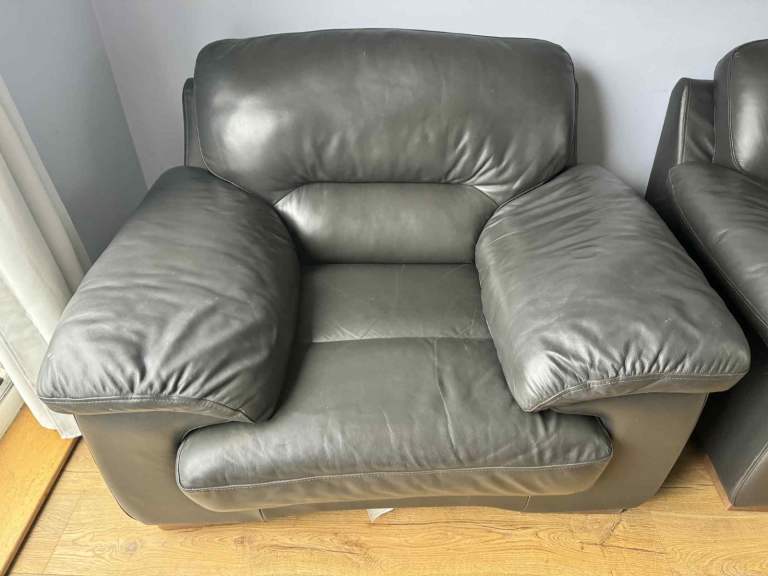 Three piece leather suite