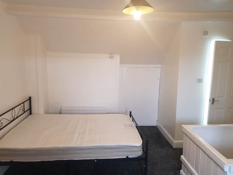 Double Attic Bedroom with ensuite bathroom- S2 Close to city center