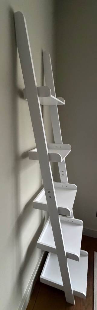 Narrow Ladder Shelf (White)