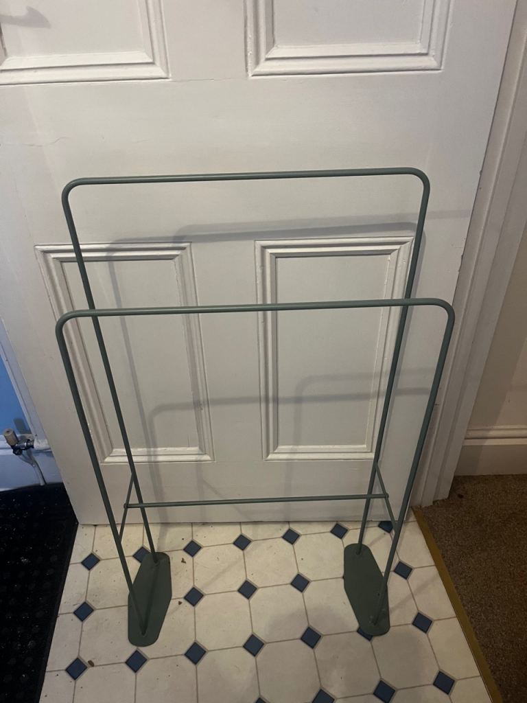  Towel Rail – Good Condition