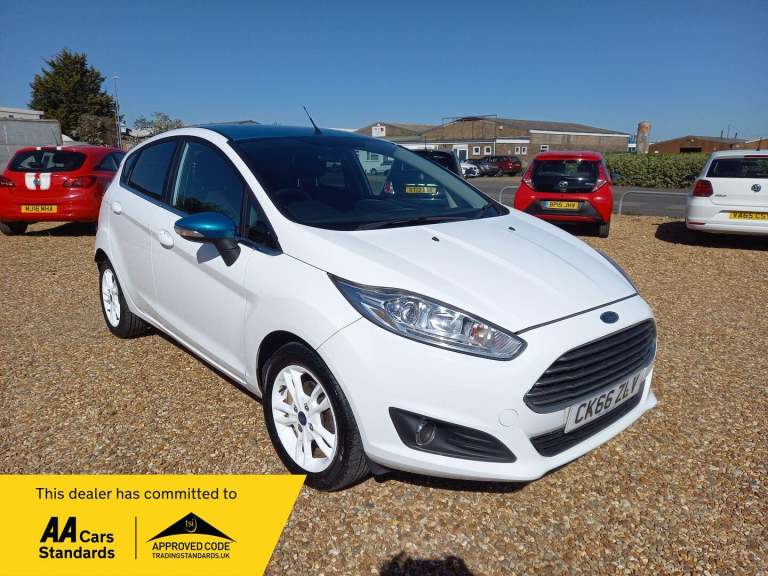 2017 Ford Fiesta 1.25 82 Zetec White 5dr HATCHBACK PETROL Manual