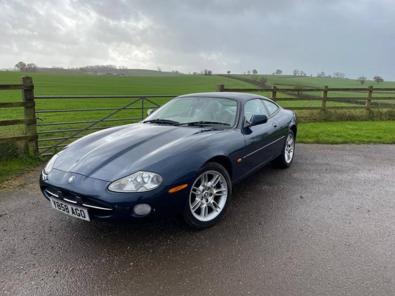 JAGUAR XK8 COUPE (blue) 2001